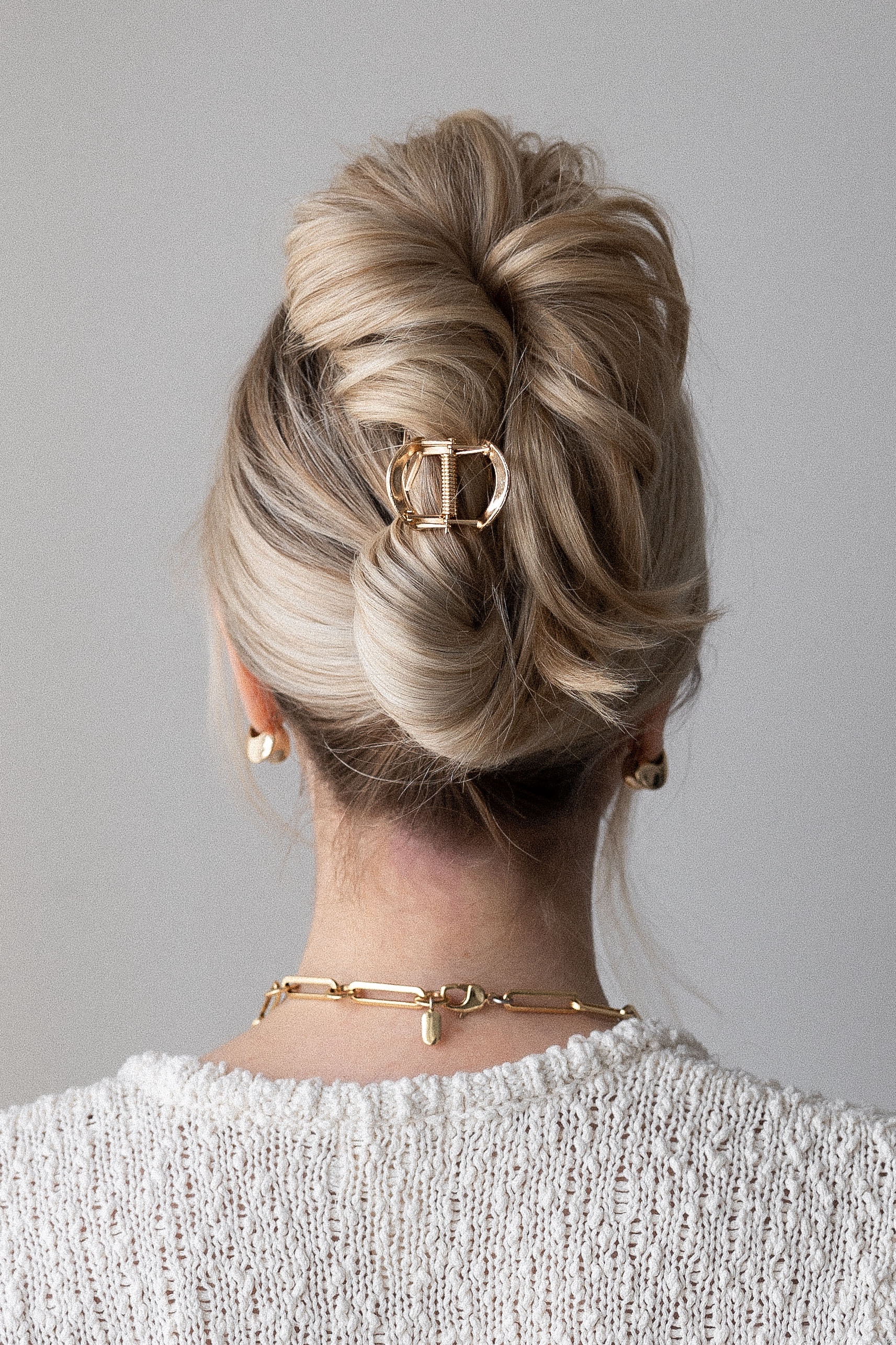 https://www.alexgaboury.com/wp-content/uploads/2023/04/Claw-Clip-Hairstyles.jpg